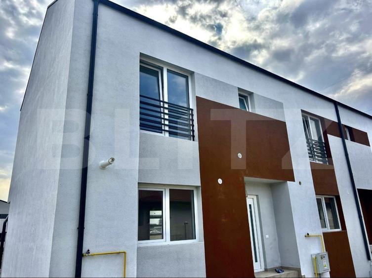 Apartament 3 camere, 2 bai, curte proprie, zona Panduri