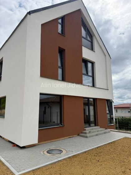 Duplex cu vedere superba pe str Voronet - 4