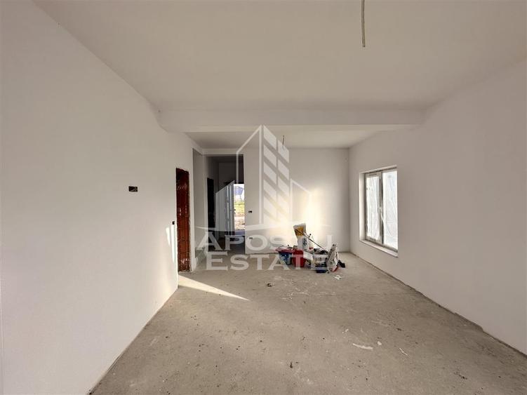 Jumatate de duplex cu 5 camere de vanzare, despartit, Dumbravita