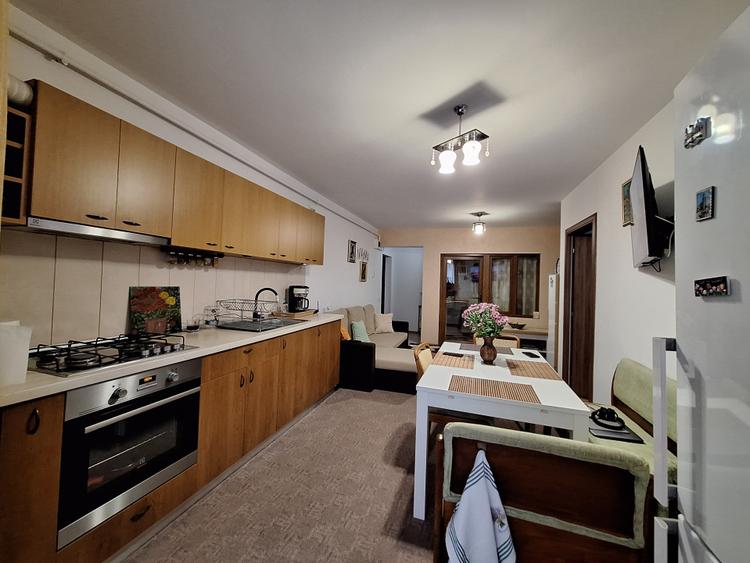 Apartament cu 3 camere, 67 mp, zona Florilor