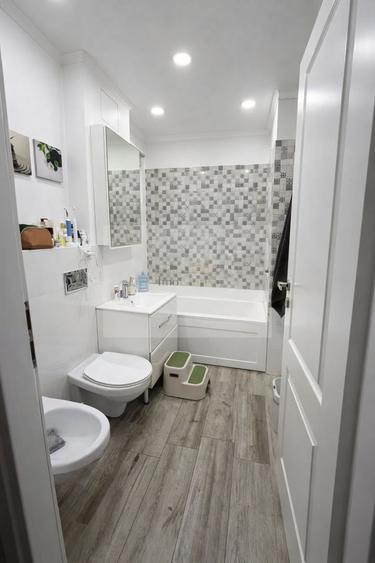 Apartament de vanzare 3 camere decomandat- Mărasti