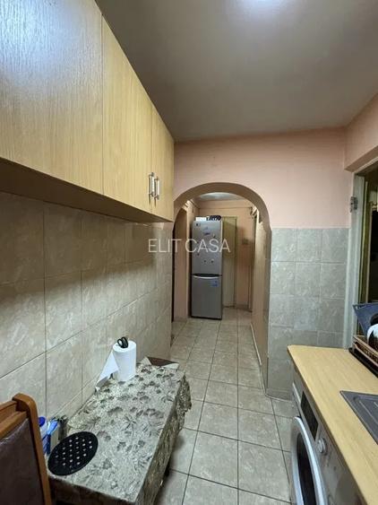 Apartament cu 2 camere, decomandat, etaj 1/4, zona Podu Ros - 3