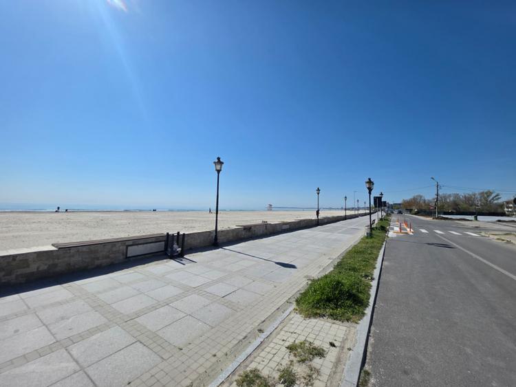 Teren de vanzare in Mamaia Nord la 400m de plaja - Deschidere de 28,4ML