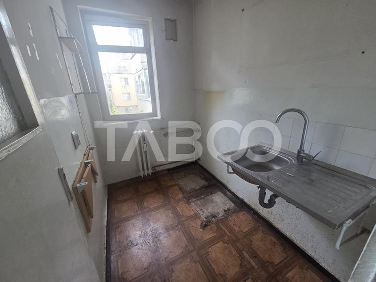 Apartament decomandat 2 camere 40 mpu etaj 2 zona 13 Decembrie