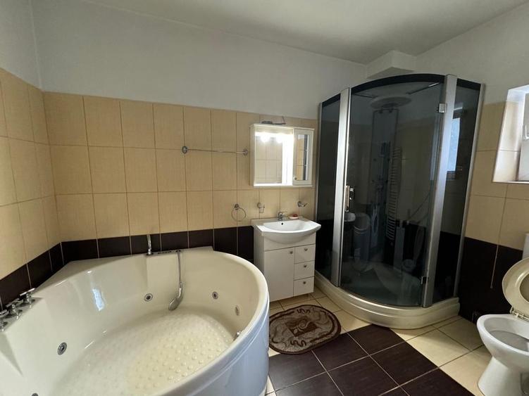 Apartament cu 4 camere decomandat în Kogălniceanu