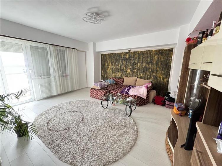 Apartament 2 camere decomandat balcon si parcare Bld Mihai Viteazul