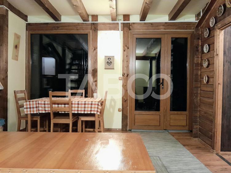 Casa de vacanta curte libera de 640 mp de vanzare in Tropinii Noi