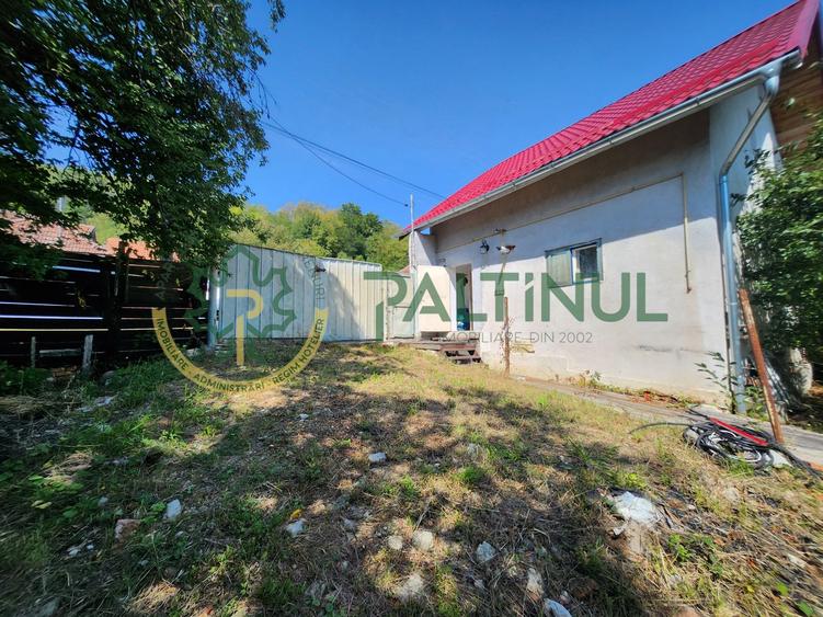 Casa de vanzare Nucet, la 21 km de Sibiu, 864 mp teren cu pomi fructiferi