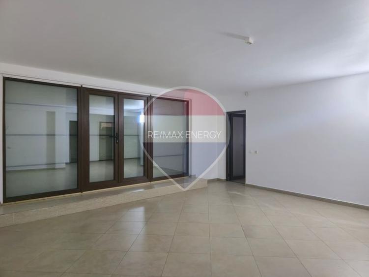 9 camere, 5 bai, spatiu hobby, gradina, garaj,locatie buna - 13