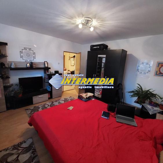 Garsoniera de vanzare in Cetate etaj 1 decomandata