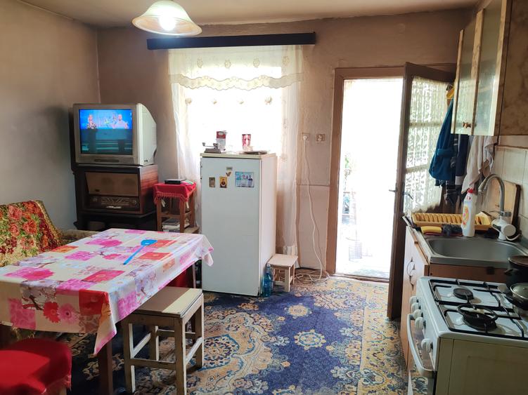 Casa 3 camere libera la vanzare TARLUNGENI
