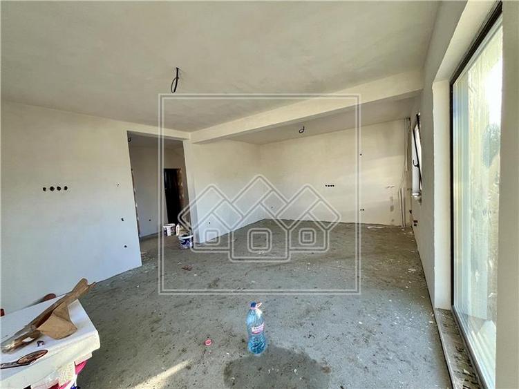 Casa tip duplex, teren 420 mp, predare la alb, Selimbar