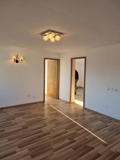 Proprietate generoasa- Casa cu 4 dormitoare si o curte mare