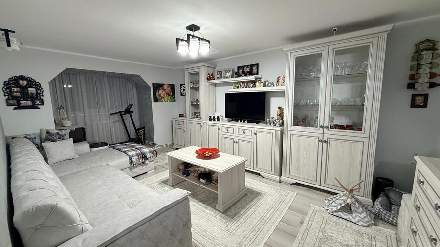 Apartament 4 camere zona Parcul Curcubeului , renovat , mobilat