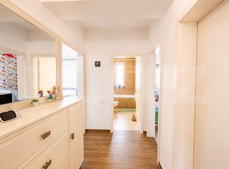 Apartament 3 camere de vânzare, 70 mp, zona Tractorul