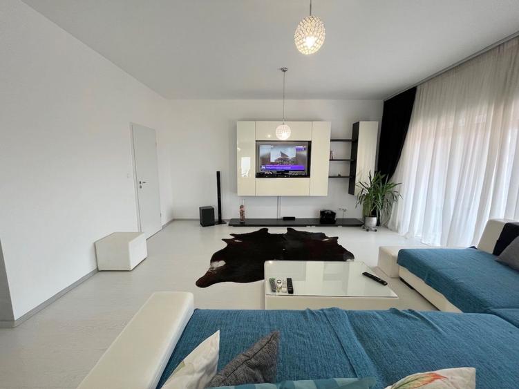 Penthouse Modern cu 3 camere cu loc de parcare - Calea Lipovei