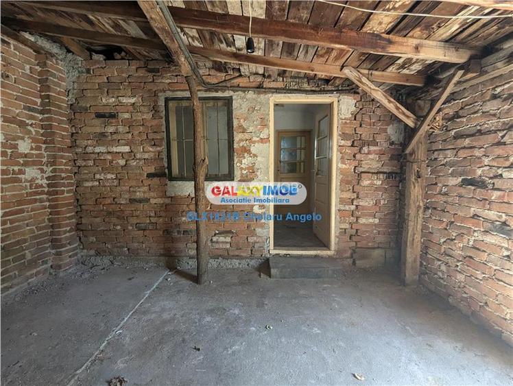 Rahova Muntii Carpati,teren 569 mp, casa 4 cam si anexe 170 mp utilit