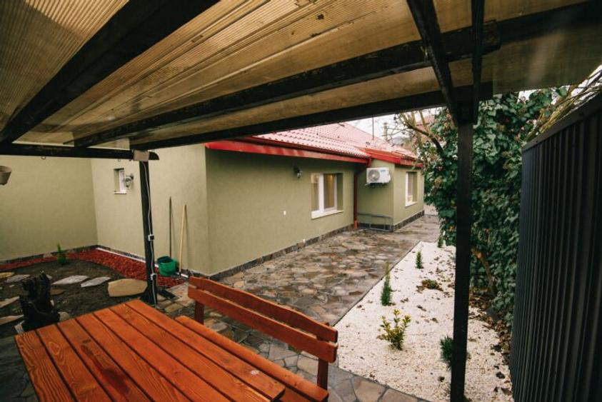Casă renovată integral, 100 mp utili, curte 250 mp | Gruia - investitie