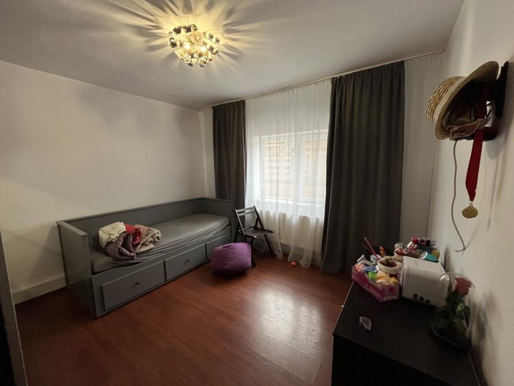Casa la sol,3camere constructie mixta,renovata,mobilata,utilata,Valu lui Traian!