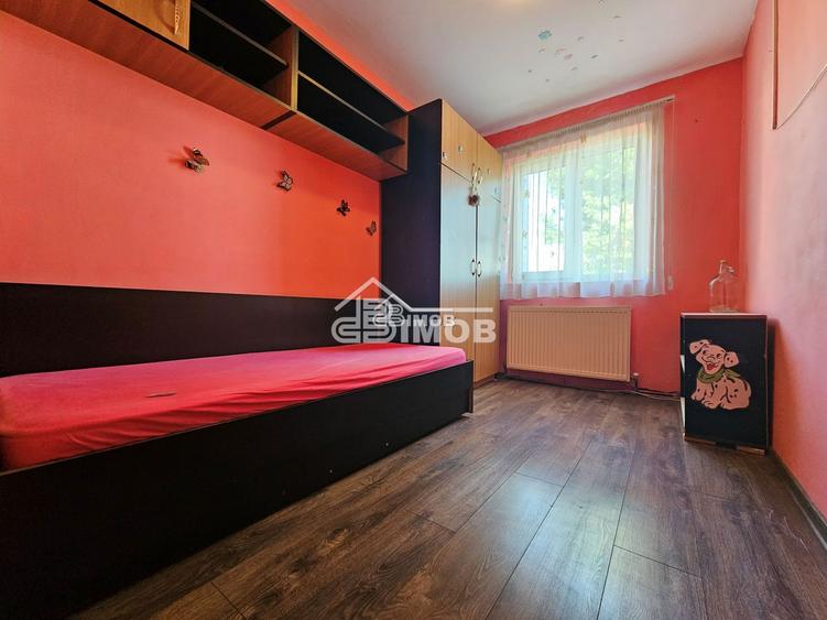 Apartament 3 camere, Micro 6 – etaj 1, centrală proprie, mobilat