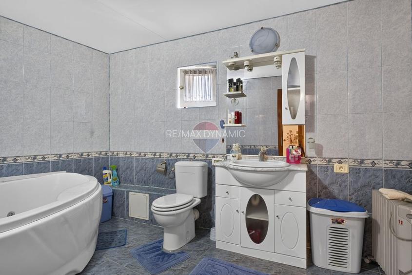 Casă/Spatiu comercial  si teren 422 mp de inchiriat zona Uta - 22