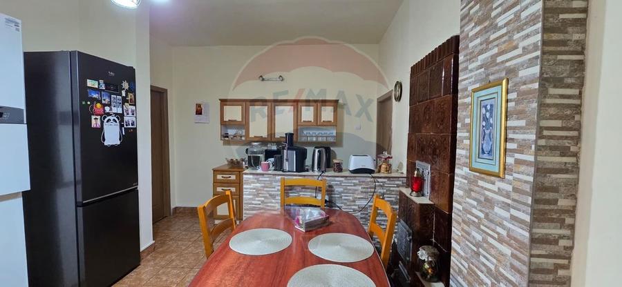 Casă de vânzare cu mansardă – spațioasă în Chișineu-Criș