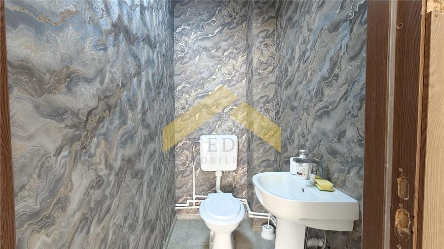 Spatiu comercial de inchiriat centrul orasului Ineu