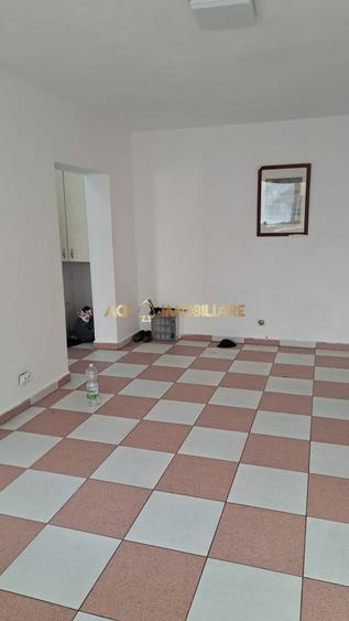 2 Camere de vanzare | Mosilor | Metrou | etaj 1  | Bloc 1986 Izolat |