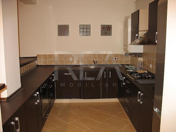2 camere Polonă decomandat, centrală, et. 2, an 2007, metrou, 81 mp