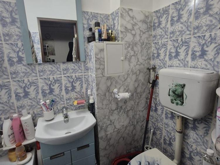 Apartament 3 camere, semidecomandat, Valea Rosie