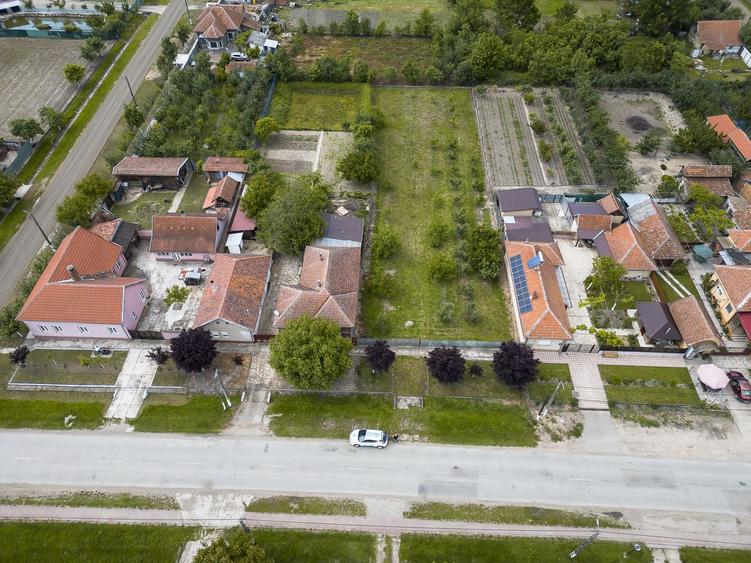 Teren intravilan in comuna Cermei
