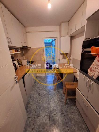 Etaj 2-Apartament 3Camere/Decomandat bloc din 1980-Zona Galata!