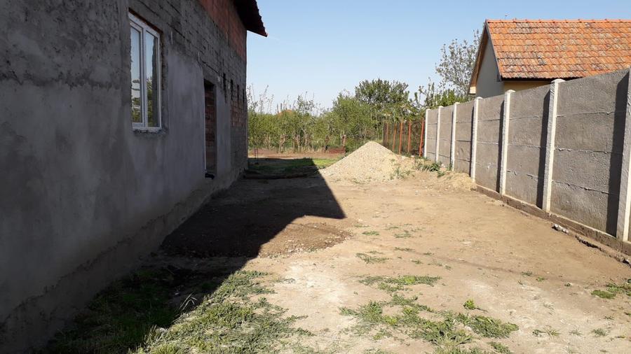 Vinga [Arad] - Casa 3 Apartamente [E] - Spatiu Magazin [P]= Teren Generos