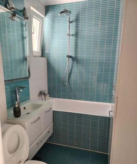 Apartament 3 camere  semidecomandat - zona Titan