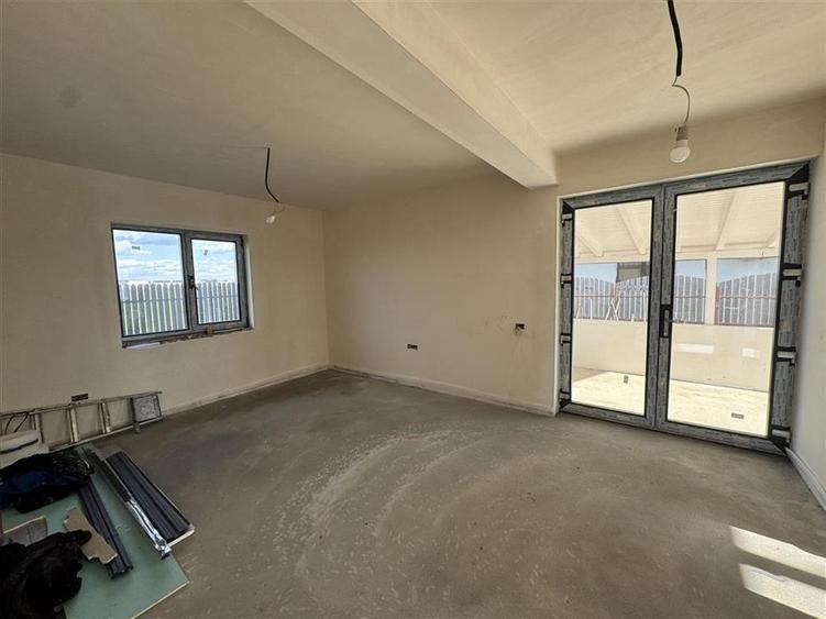 VANZARE CASA PARTER LA CHEIE | STRADA ASFALTATA | ALEGERE FINISAJE INTERIOARE