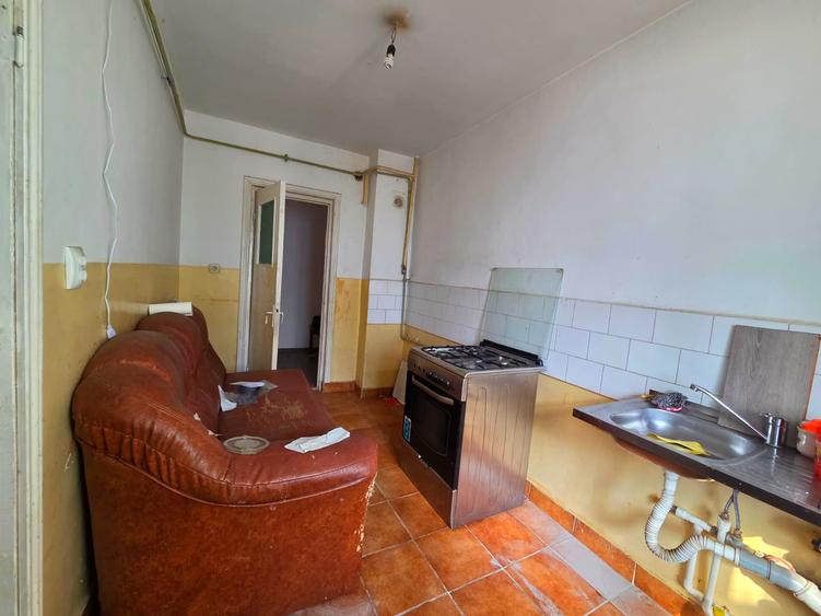 APARTAMENT 3 CAMERE-DECOMANDAT-ETAJ 1