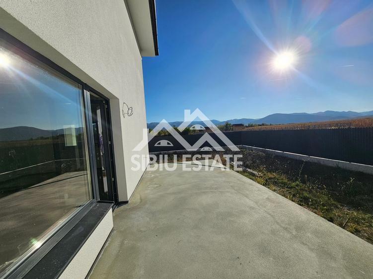 Casa 5 camere, TEREN MARE, pret BUN