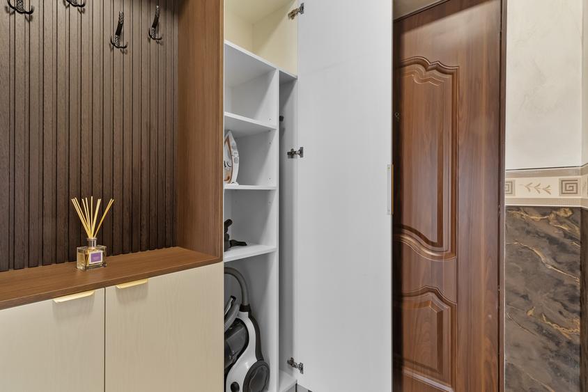 Complex RIF, Apartmente de inchiriat zona Mall Coresi, 4 camere cu 2 bai, 116 mp
