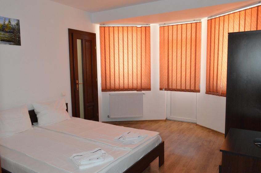 Casa cu 8 camere de inchiriat, Sanmartin, Bihor