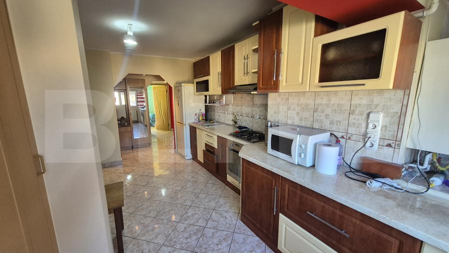 Apartament cu 3 camere de vanzare, 76.47 mp, zona Carpati 2