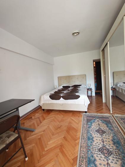 Piata Unirii 3 camere spatios cu centrala proprie