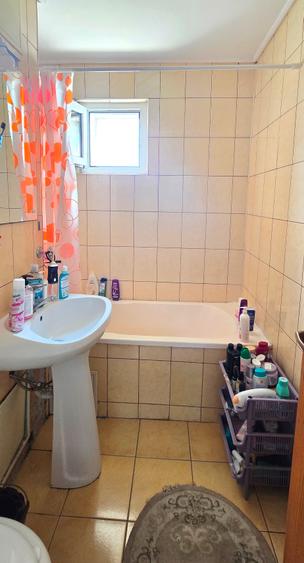 INTABULAT Apartament 3 camere DECOMANDAT, 70 mp, et intermediar