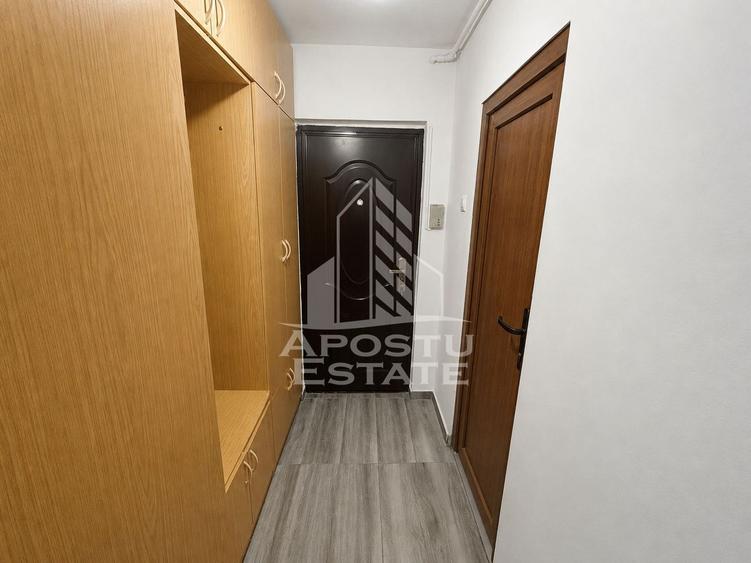 Apartament de vanzare cu 2 camere, semidecomandat, zona Soarelui