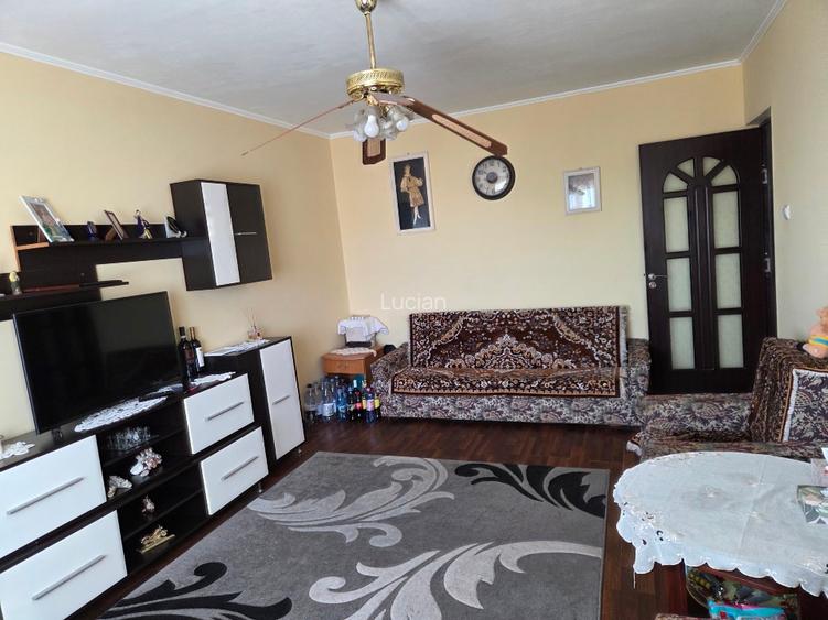 Apartament 3 camere decomandat  - 2
