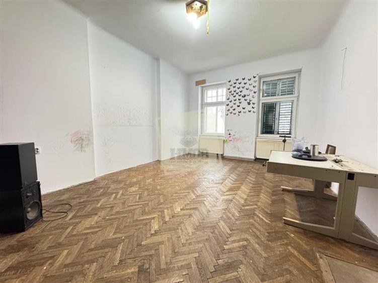 Apartament cu 4 camere 2 bai si balcon in zona Ultracentrala