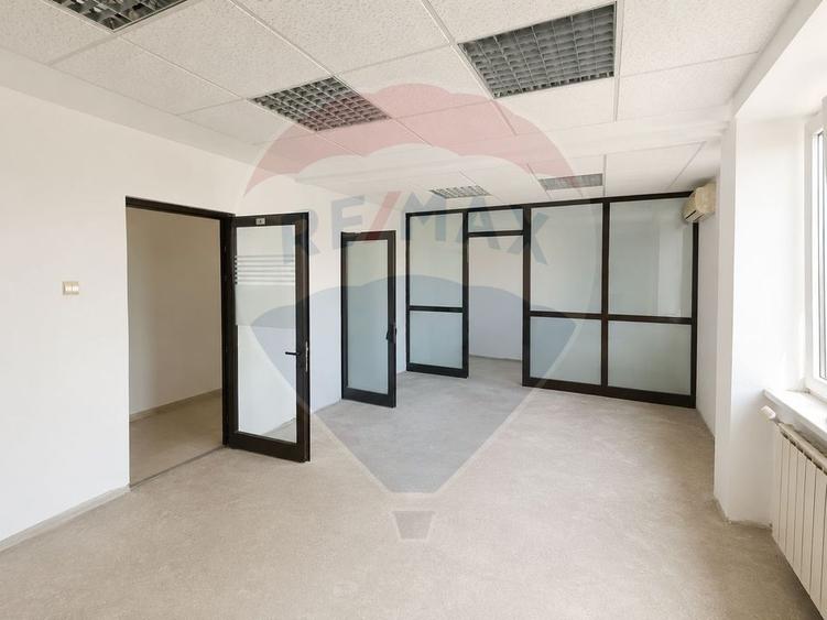 Clădire comercială 466 mp, teren 756 mp, de vânzare în Gherla
