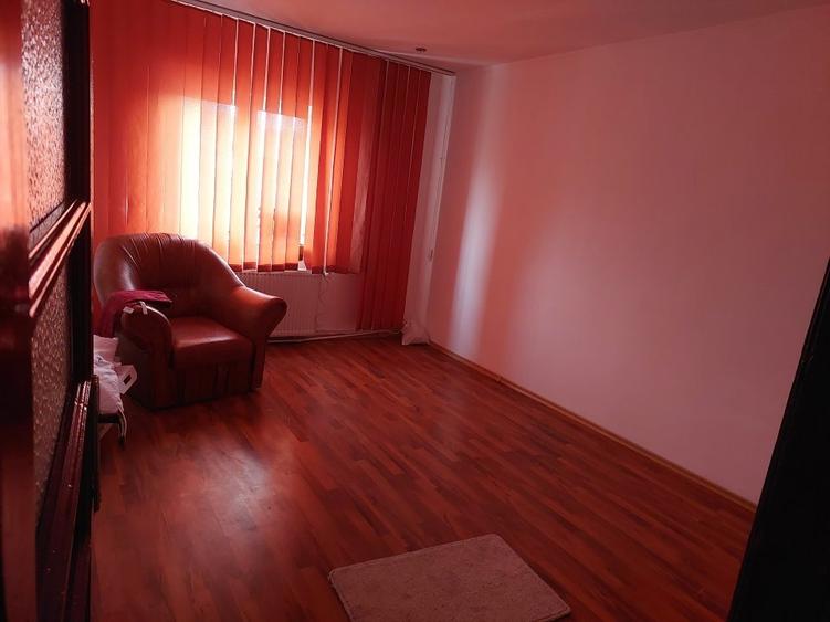 De vanzare apartament 3 camere zona Gara de Nord cu Basarab