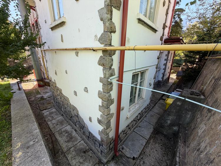 Vilă istorică de vânzare Castel Aura Buzescu Bușteni str. Victoriei nr. 11