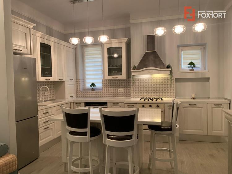 Apartament cu 3 camere, parter inalt - Central