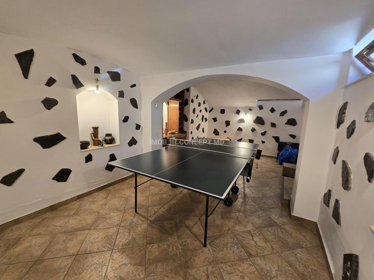 VANZARE Casa-vila deosebita cu 5 camere si 1141 mp teren in zona Centrala